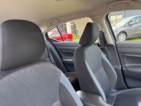 Used 2025 Nissan Versa SV FWD image 9