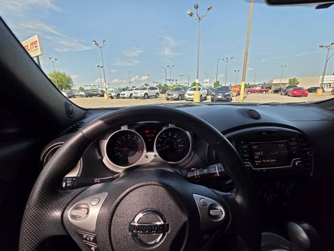 Used 2017 Nissan Juke S FWD image 22