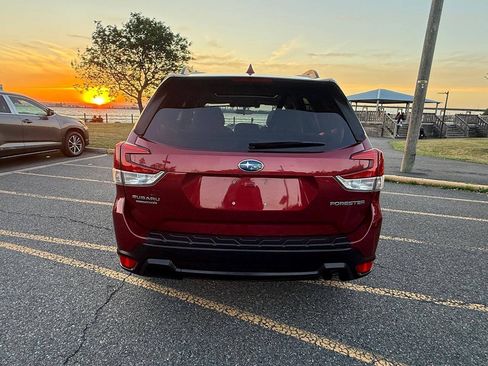 Used 2019 Subaru Forester Premium AWD/4WD image 6