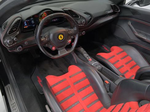 Used 2019 Ferrari 488 Spider RWD image 3