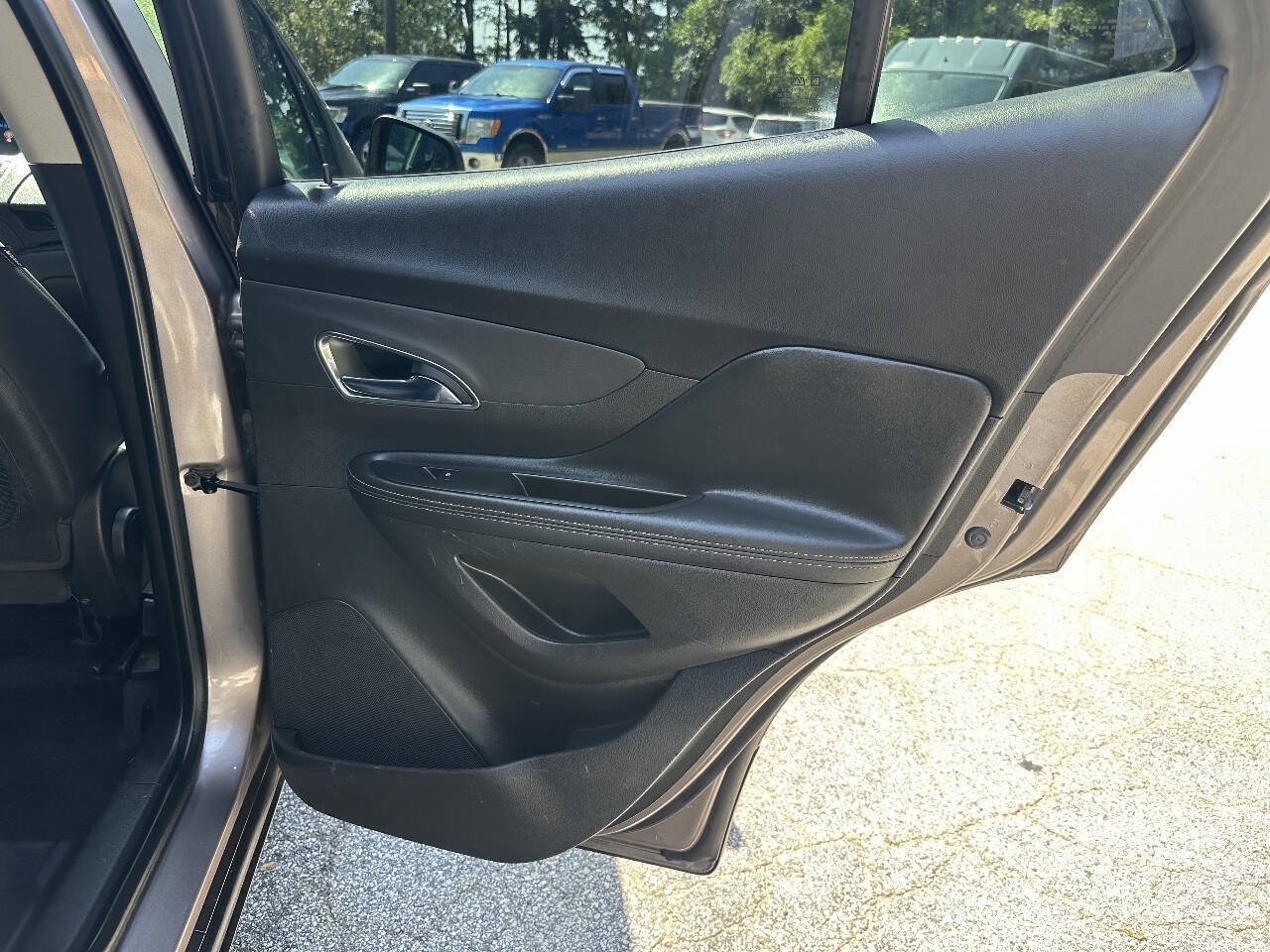 Used 2014 Buick Encore FWD image 15