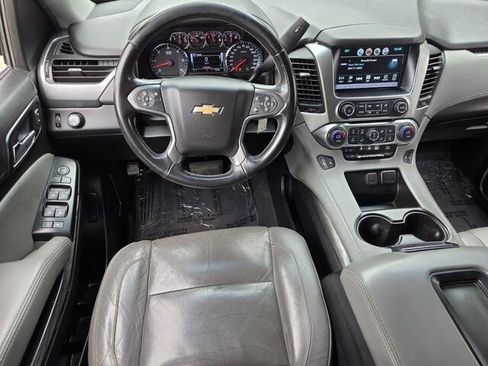 Used 2019 Chevrolet Suburban LT RWD image 16