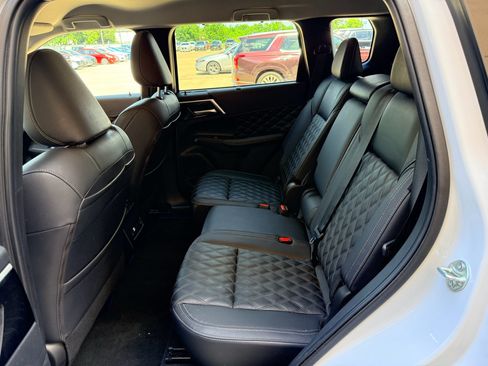 Used 2024 Mitsubishi Outlander SEL AWD/4WD image 24