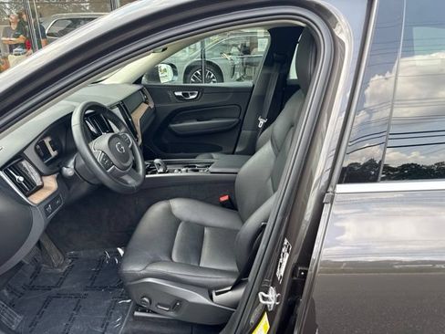 Certified 2022 Volvo XC60 B5 Momentum w/ Advanced Package AWD/4WD image 20