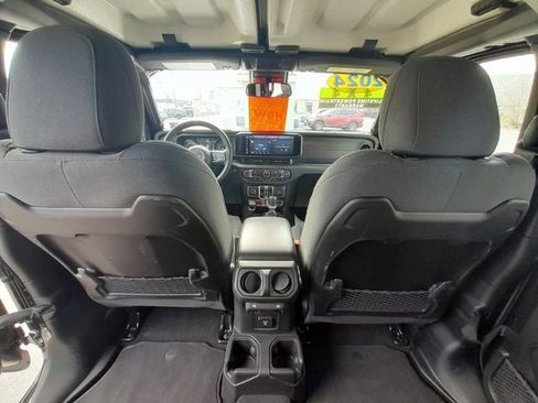 Used 2024 Jeep Wrangler Unlimited Rubicon AWD/4WD image 39