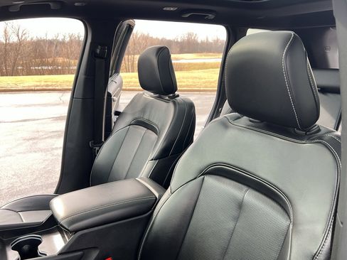 Used 2024 Jeep Grand Cherokee Limited w/ Luxury Tech Group II image 18