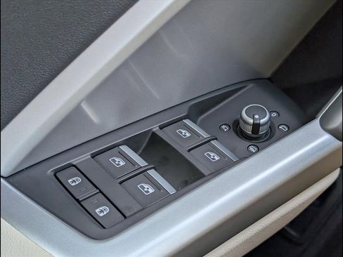 Certified 2025 Audi Q3 2.0T Premium Plus w/ Premium Plus Package image 11