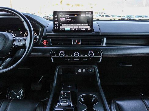 Used 2025 Honda Pilot TrailSport image 13