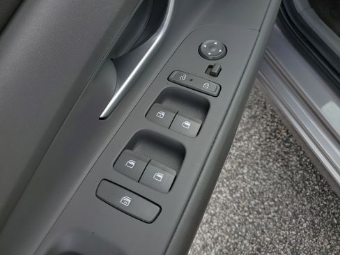 Used 2025 Hyundai Elantra SEL FWD image 16
