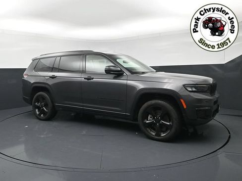 Used 2024 Jeep Grand Cherokee L Limited w/ Black Appearance Package AWD/4WD image 1