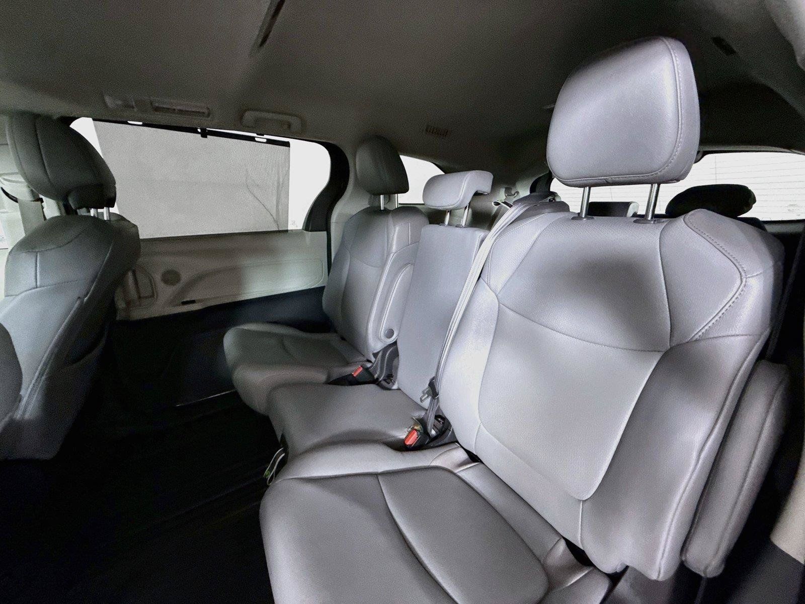 Certified 2024 Toyota Sienna XLE FWD image 30