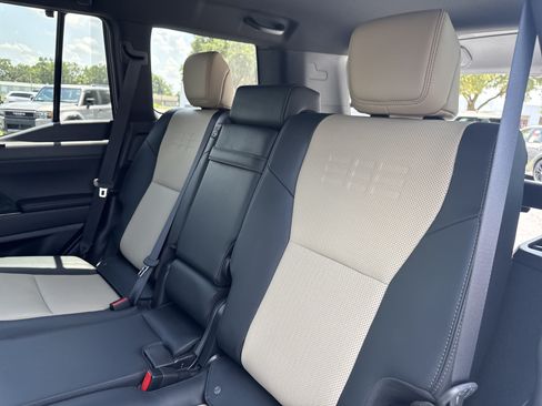 Used 2026 Lexus GX 550 AWD/4WD image 25