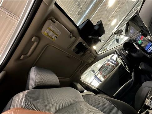 Used 2024 Subaru Crosstrek 2.0i Premium image 22