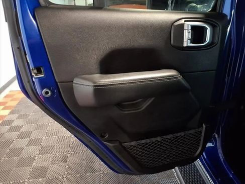 Used 2019 Jeep Wrangler Unlimited Sahara w/ Uconnect 4C Nav & Sound Group image 15