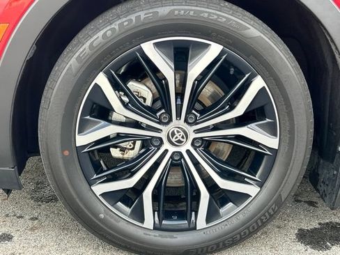 Used 2023 Toyota Crown AWD/4WD image 17