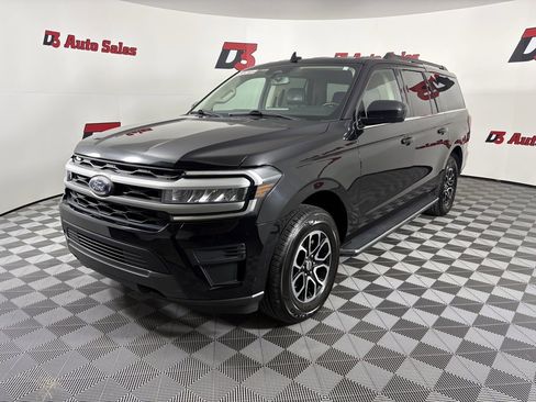 Used 2023 Ford Expedition Max XLT image 2