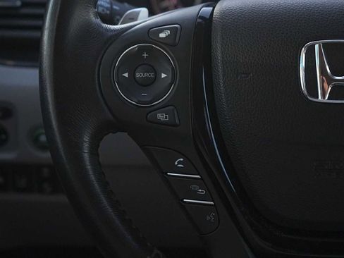 Used 2018 Honda Pilot Touring image 17