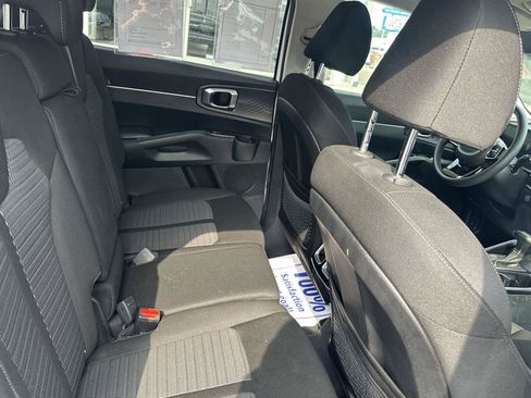 Used 2025 Kia Sorento LX FWD image 26