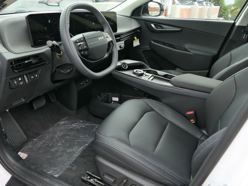 New 2025 Kia EV6 Wind image 11