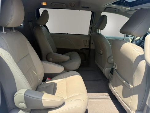 Used 2018 Toyota Sienna XLE w/ XLE Navigation Package AWD/4WD image 41