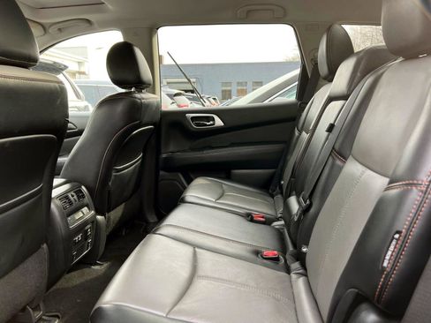 Used 2020 Nissan Pathfinder SL AWD/4WD image 11