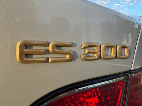 Used 2003 Lexus ES 330 w/ Premium Pkg FWD image 14