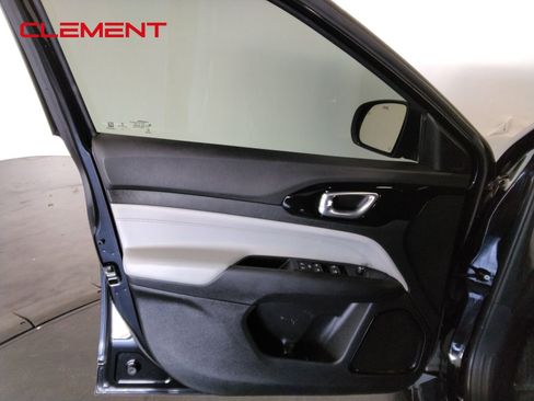 Used 2022 Jeep Compass Limited image 27