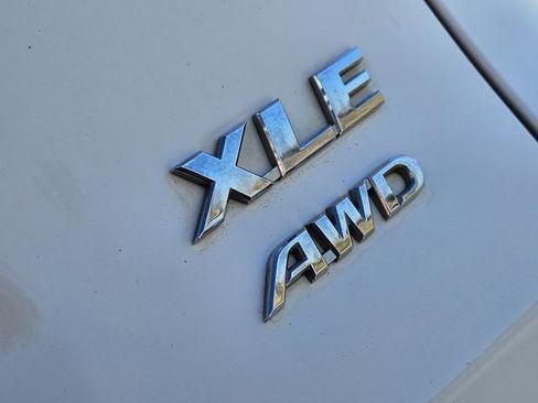 Used 2019 Toyota RAV4 XLE Premium image 12