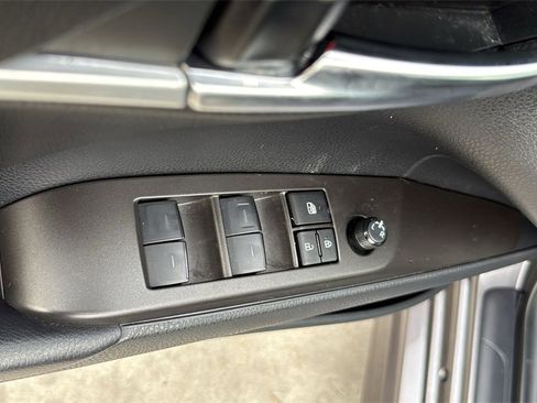 Used 2023 Toyota Camry SE image 11