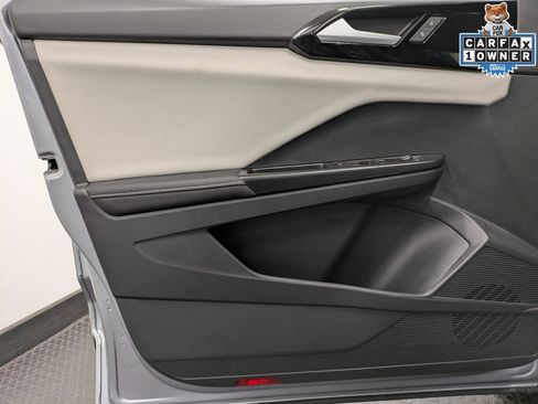 Used 2025 Volkswagen Taos S image 8