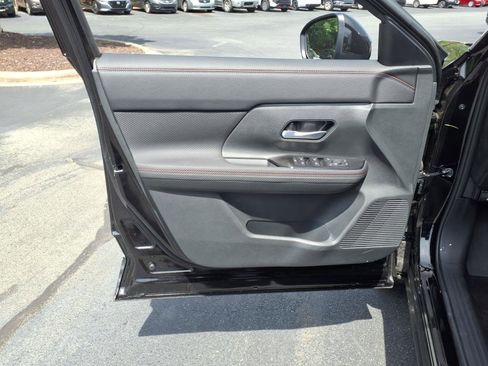 New 2025 Nissan Kicks SR image 8