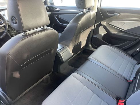 Used 2025 Volkswagen Jetta SE image 24