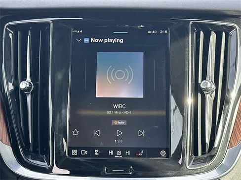 Used 2025 Volvo V60 B5 Cross Country Plus image 12