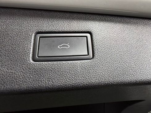 Used 2024 Volkswagen Tiguan Wolfsburg Edition image 30