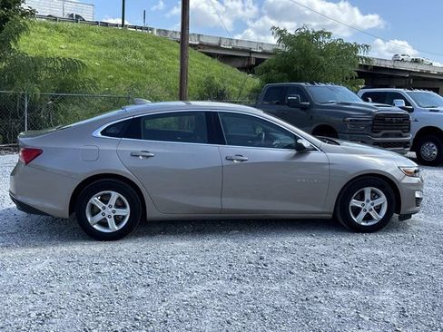 Used 2024 Chevrolet Malibu LT FWD image 2