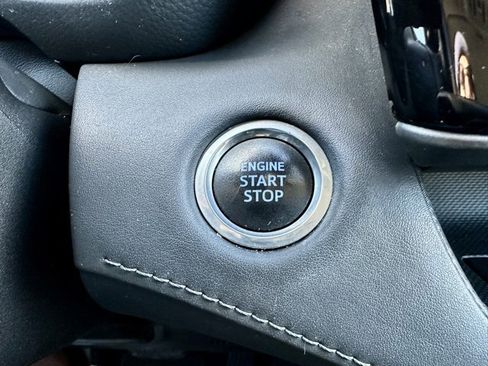 Used 2020 Toyota Highlander XLE image 34