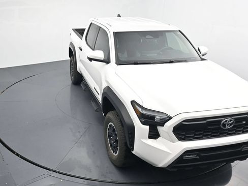 Used 2024 Toyota Tacoma TRD Off-Road AWD/4WD image 24