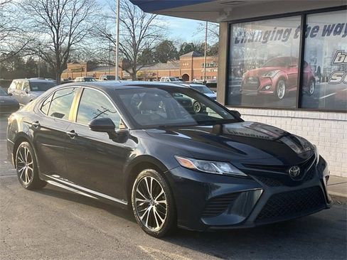 Used 2019 Toyota Camry SE image 1