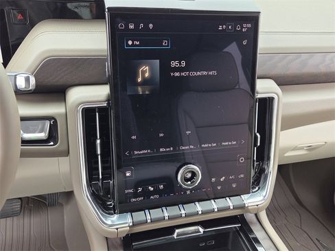 Used 2026 GMC Yukon XL Denali w/ Sun & Power Step Package image 18