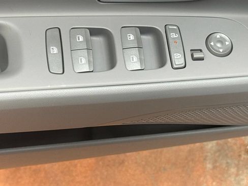 New 2026 Hyundai Elantra SE FWD image 21
