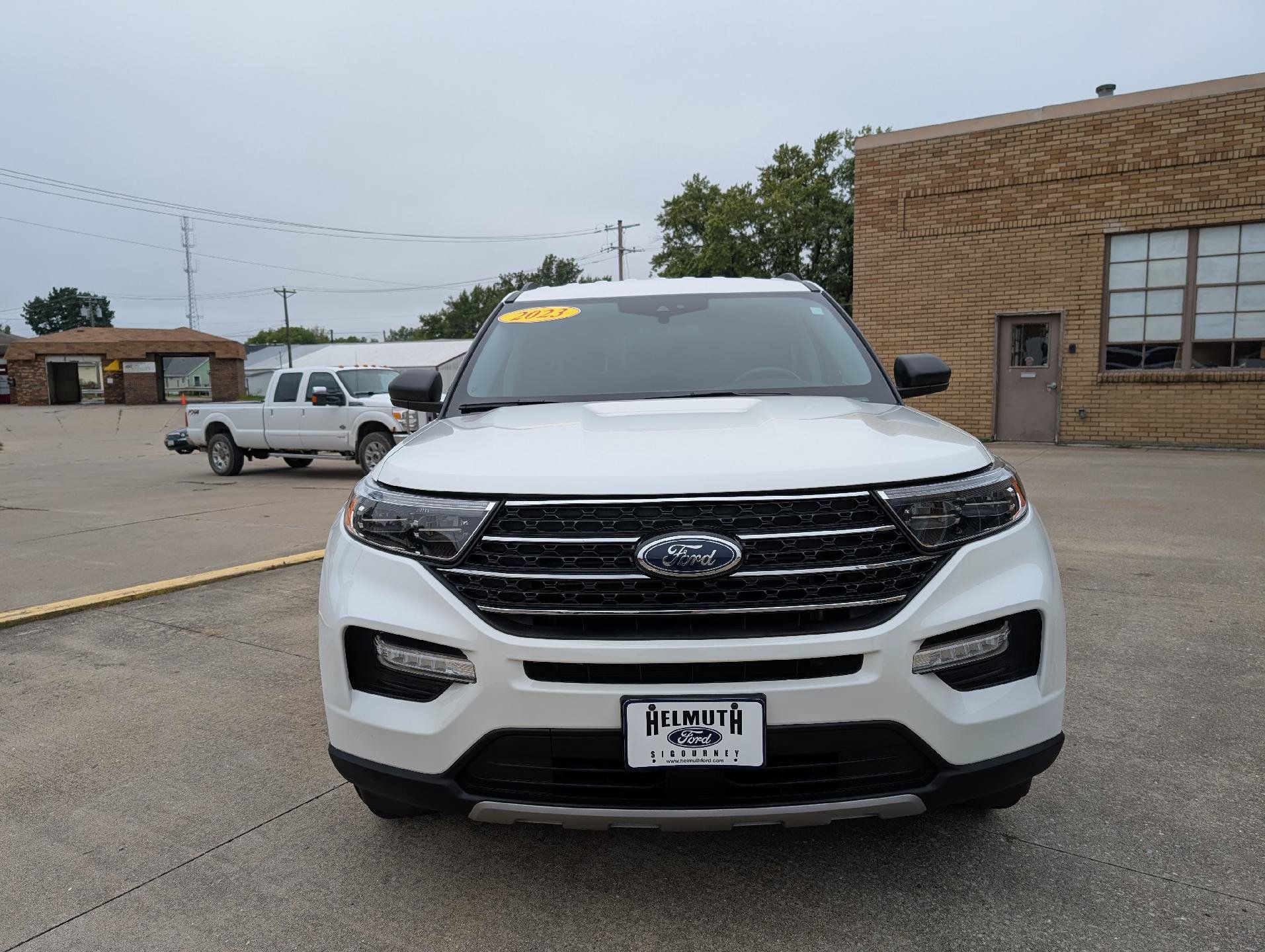 Used 2023 Ford Explorer XLT w/ Equipment Group 202A AWD/4WD image 3