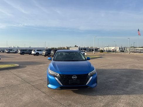 Certified 2025 Nissan Sentra SV FWD image 4