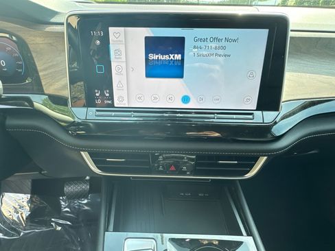 Used 2025 Volkswagen Atlas SE image 29