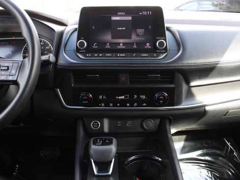 Used 2023 Nissan Rogue SV image 12