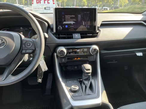 Used 2025 Toyota RAV4 LE AWD/4WD image 29