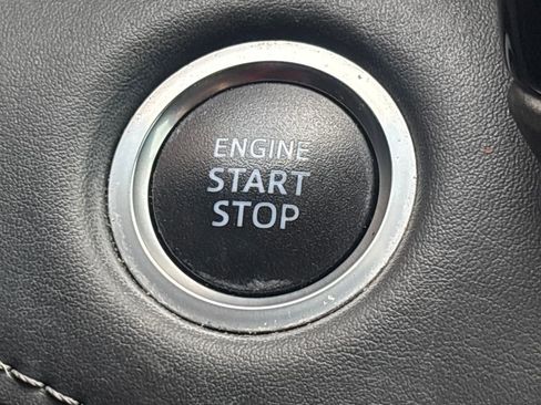 Used 2021 Toyota Highlander XLE image 19