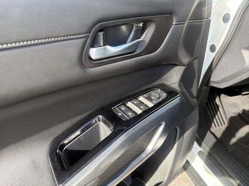 Certified 2024 Nissan Pathfinder SL w/ SL Premium Package image 17