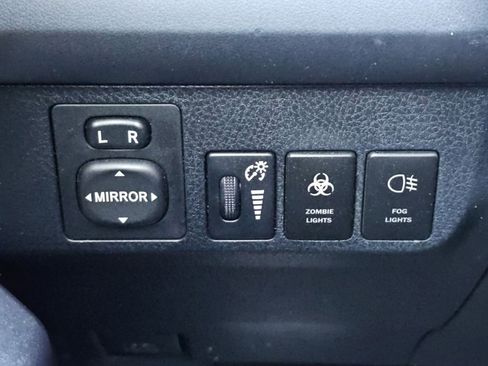 Used 2016 Toyota RAV4 LE image 12