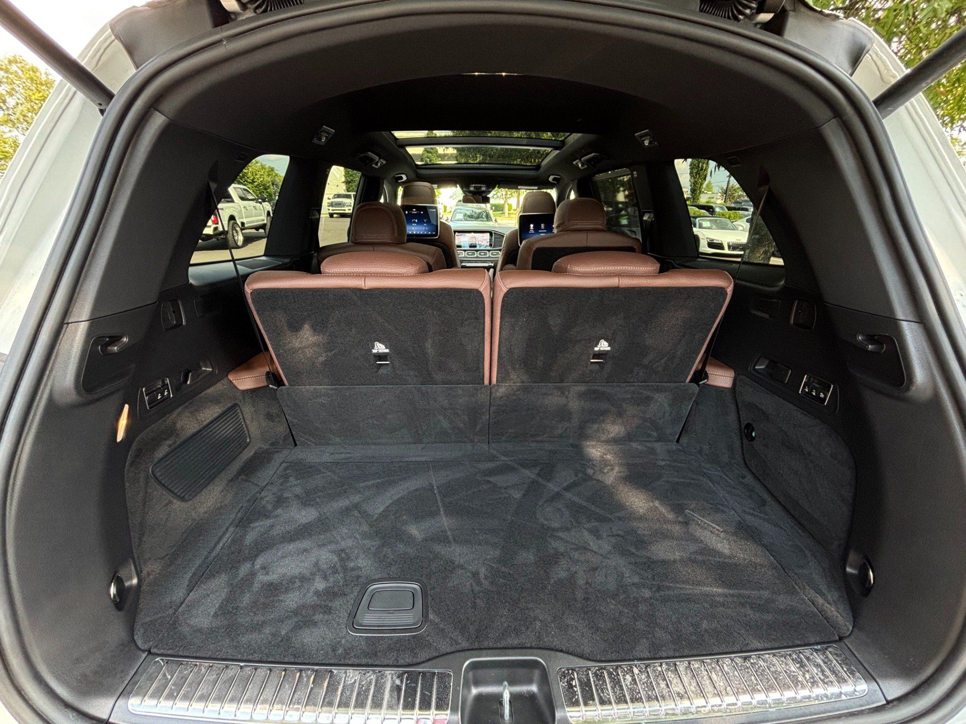Used 2026 Mercedes-Benz GLS 580 4MATIC image 33