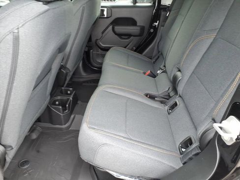 New 2025 Jeep Gladiator Sport image 5